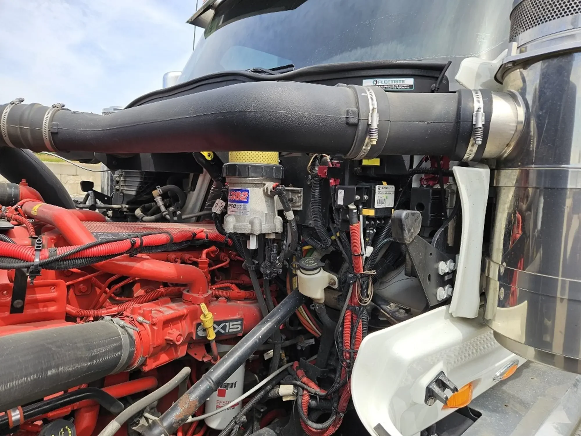 2023 International HX - image 14