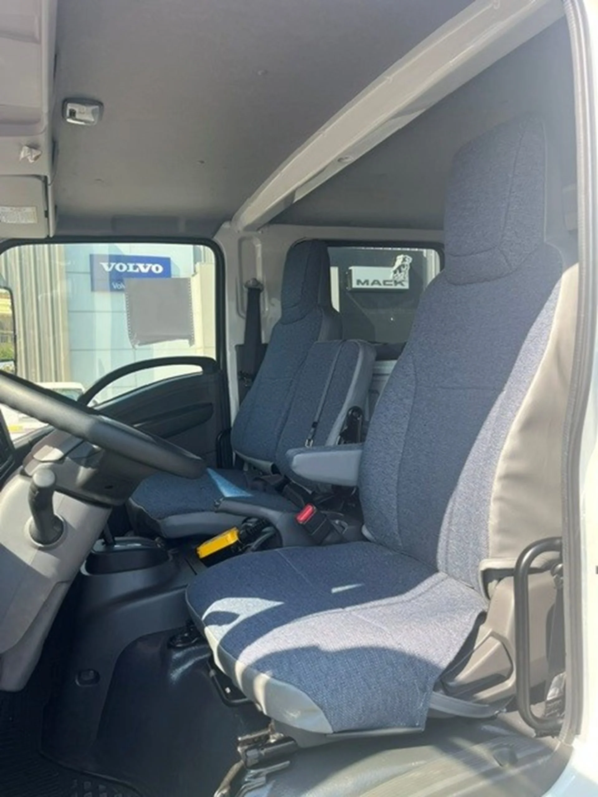 2025 Isuzu NRR in Conshohocken, PA — photo 6