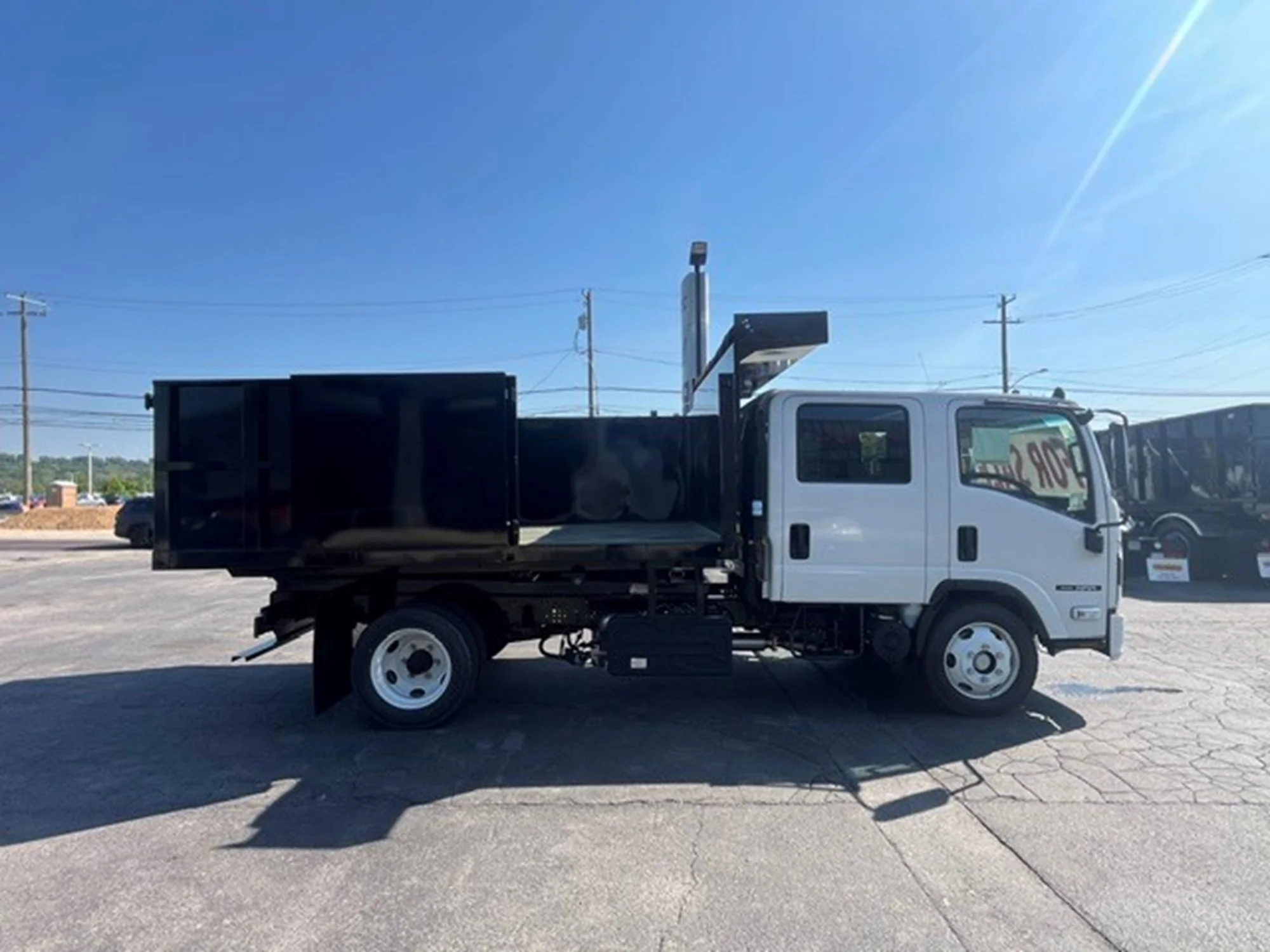 2025 Isuzu NRR in Conshohocken, PA — photo 2