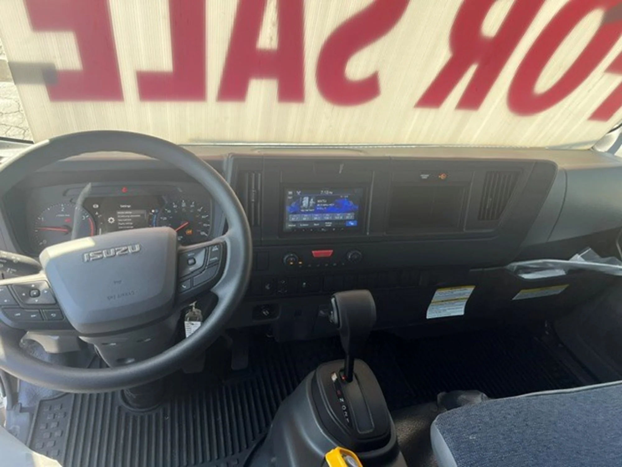 2025 Isuzu NRR in Conshohocken, PA — photo 4
