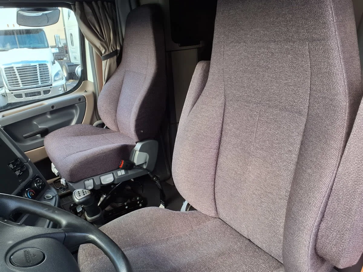 2020 Freightliner Cascadia - image 10