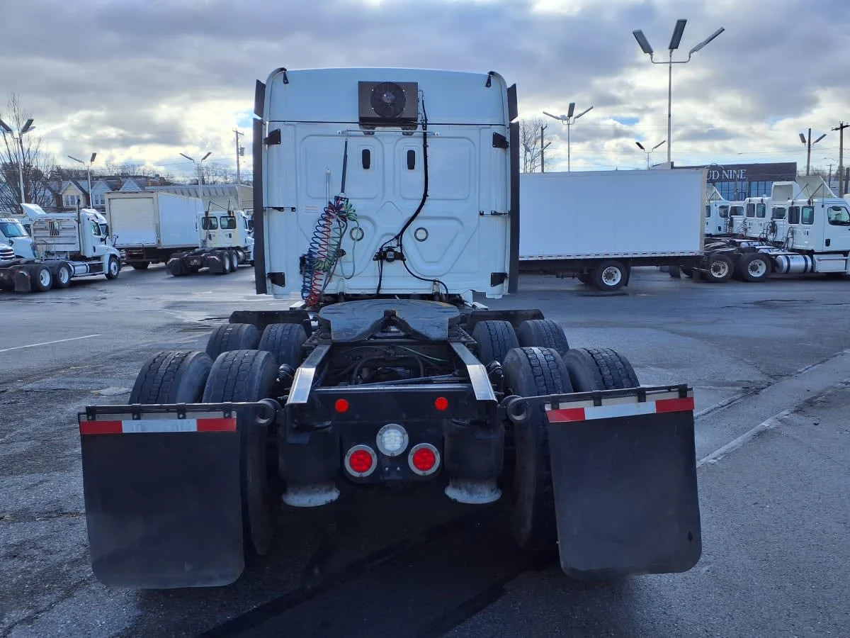 2020 Freightliner Cascadia - image 5