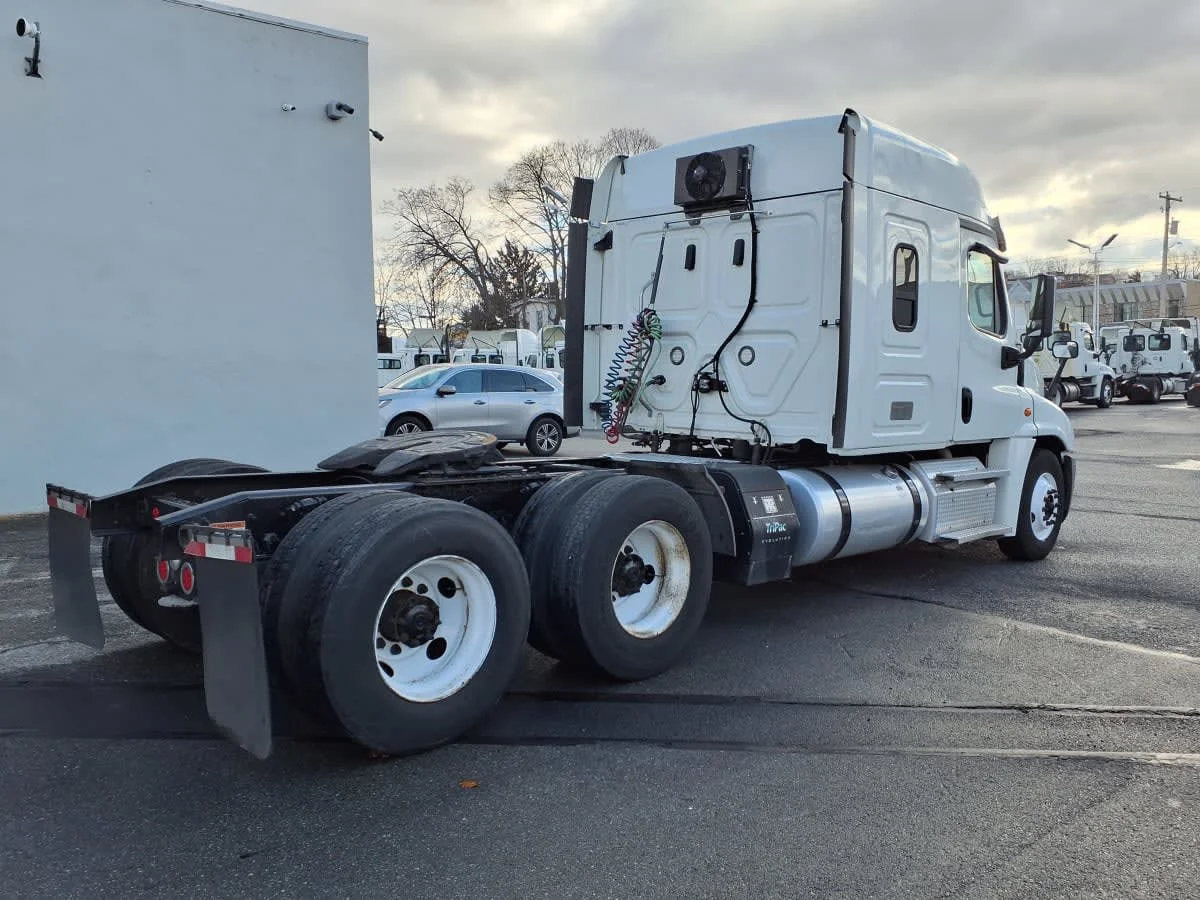 2020 Freightliner Cascadia - image 4