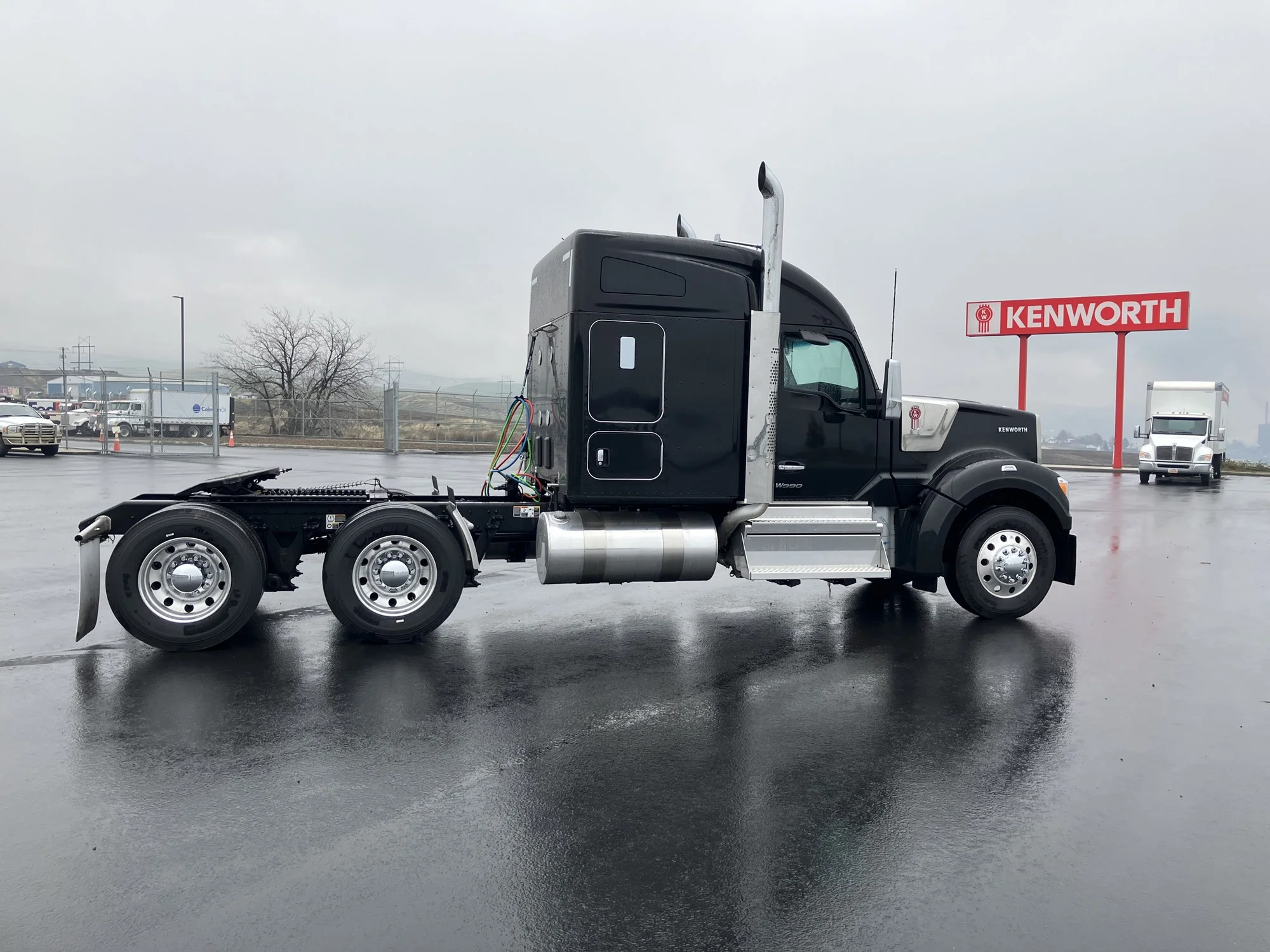 2026 Kenworth W990 - image 2