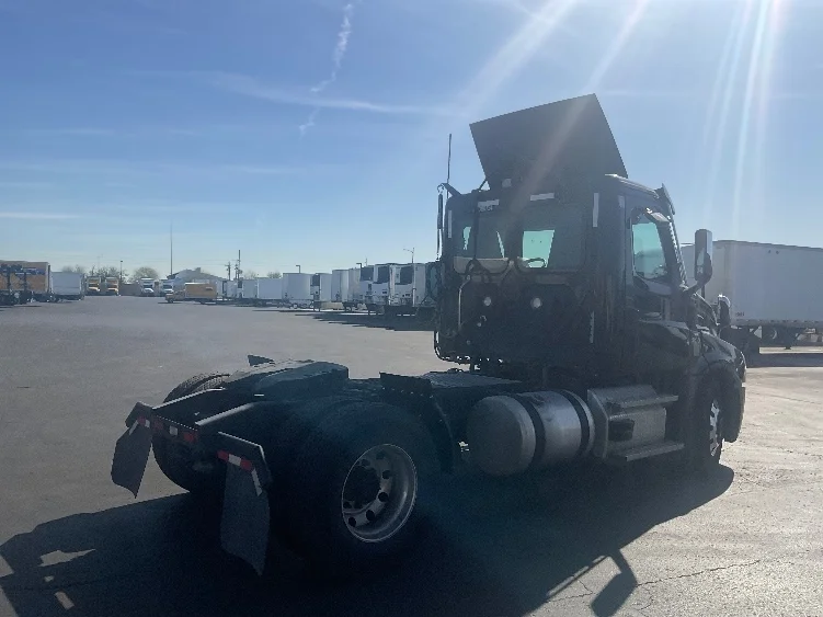 2021 Freightliner in Phoenix, AZ — photo 7