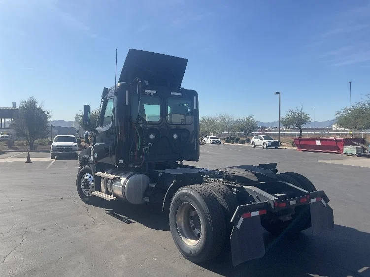 2021 Freightliner in Phoenix, AZ — photo 5