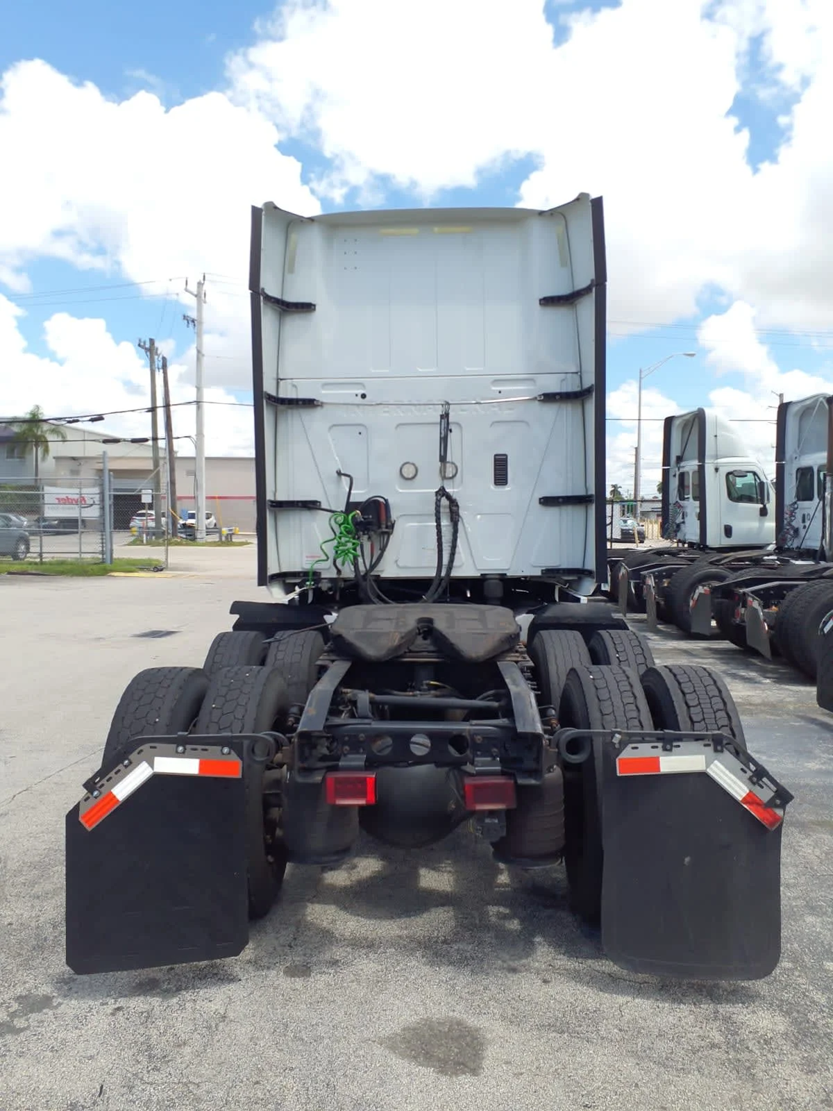 2020 International LT - image 5