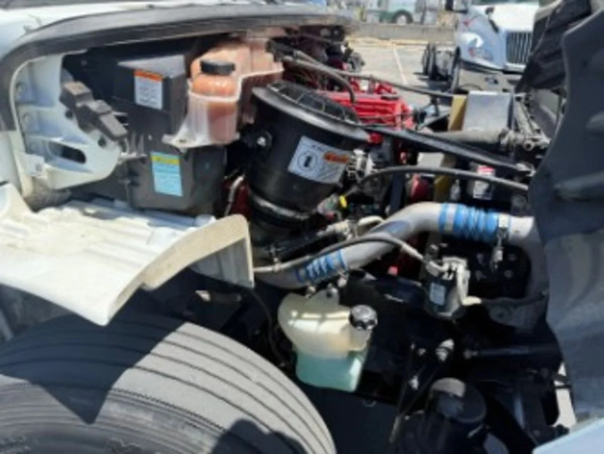 2019 Freightliner M2 106 - image 4