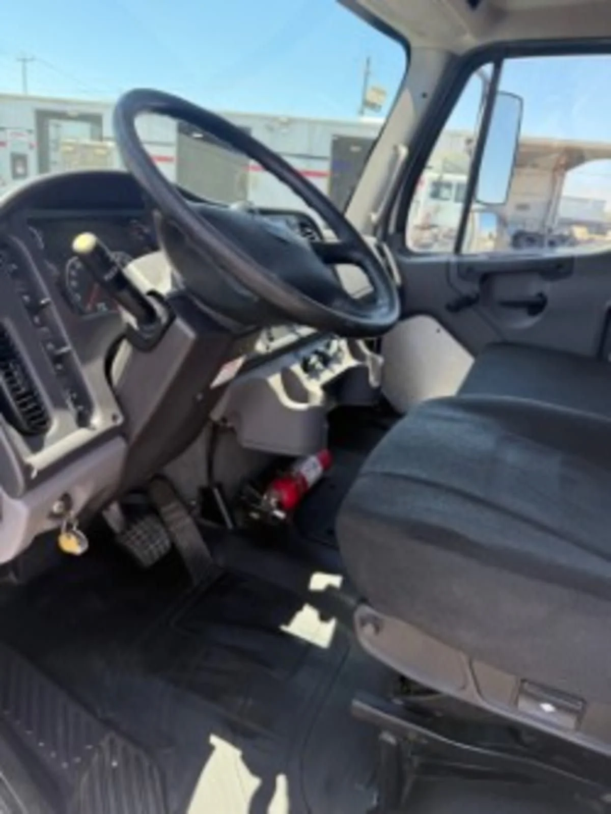 2019 Freightliner M2 106 - image 8