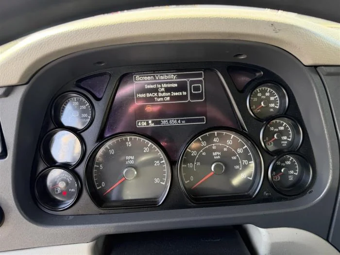 2021 Peterbilt 567 — photo 28