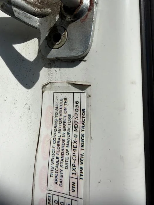 2021 Peterbilt 567 — photo 30