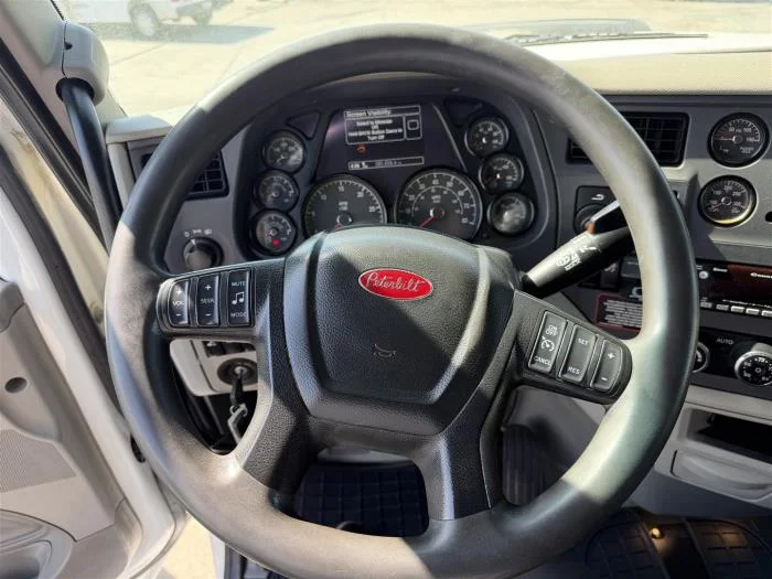 2021 Peterbilt 567 — photo 26