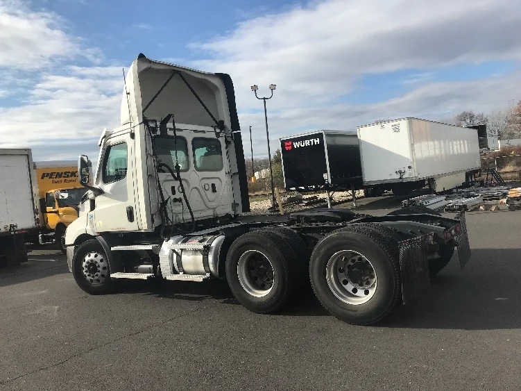 2021 Freightliner Cascadia - image 5
