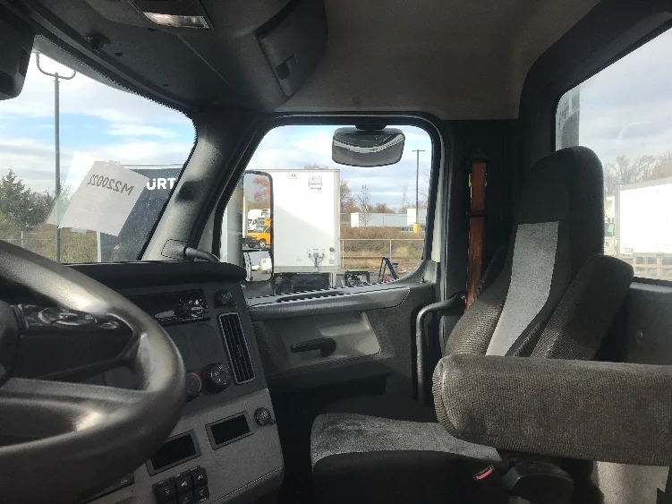 2021 Freightliner Cascadia - image 10