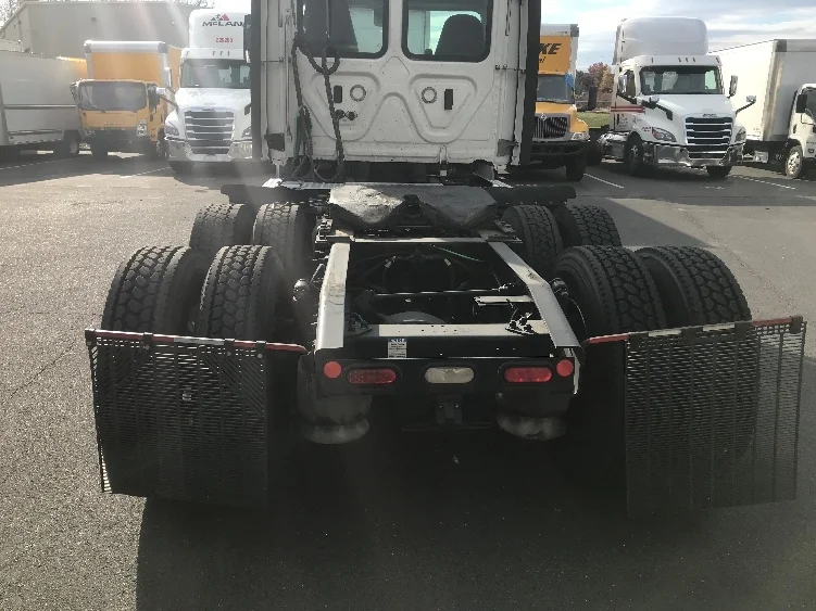 2021 Freightliner Cascadia - image 6
