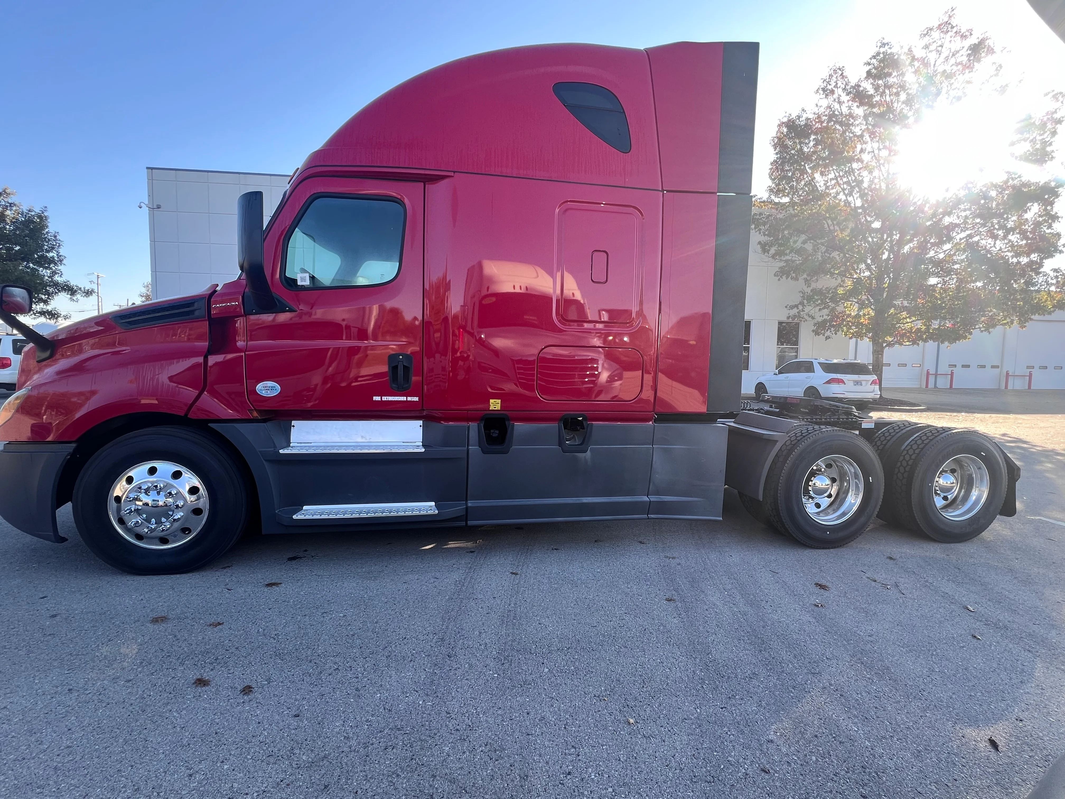 2020 Freightliner Cascadia in Nashville Isuzu, TN — photo 2