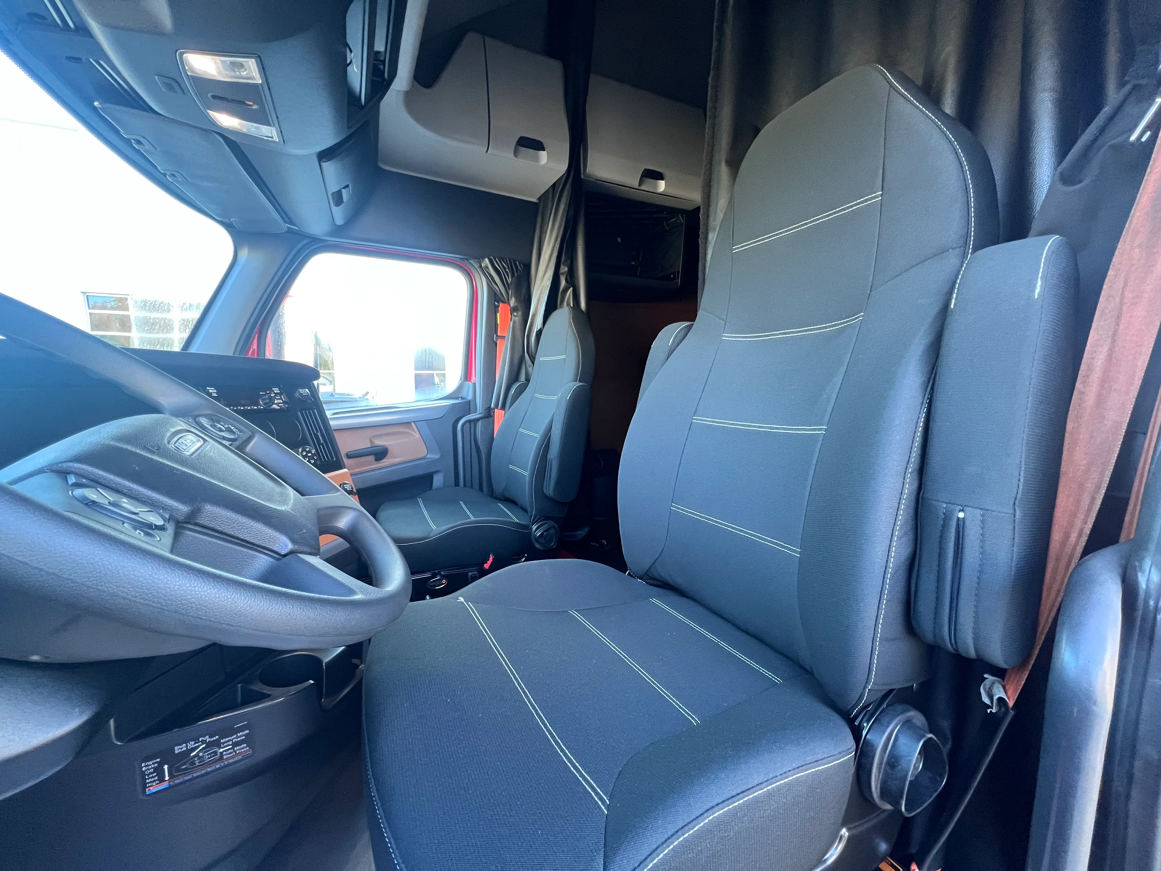 2020 Freightliner Cascadia in Nashville Isuzu, TN — photo 15
