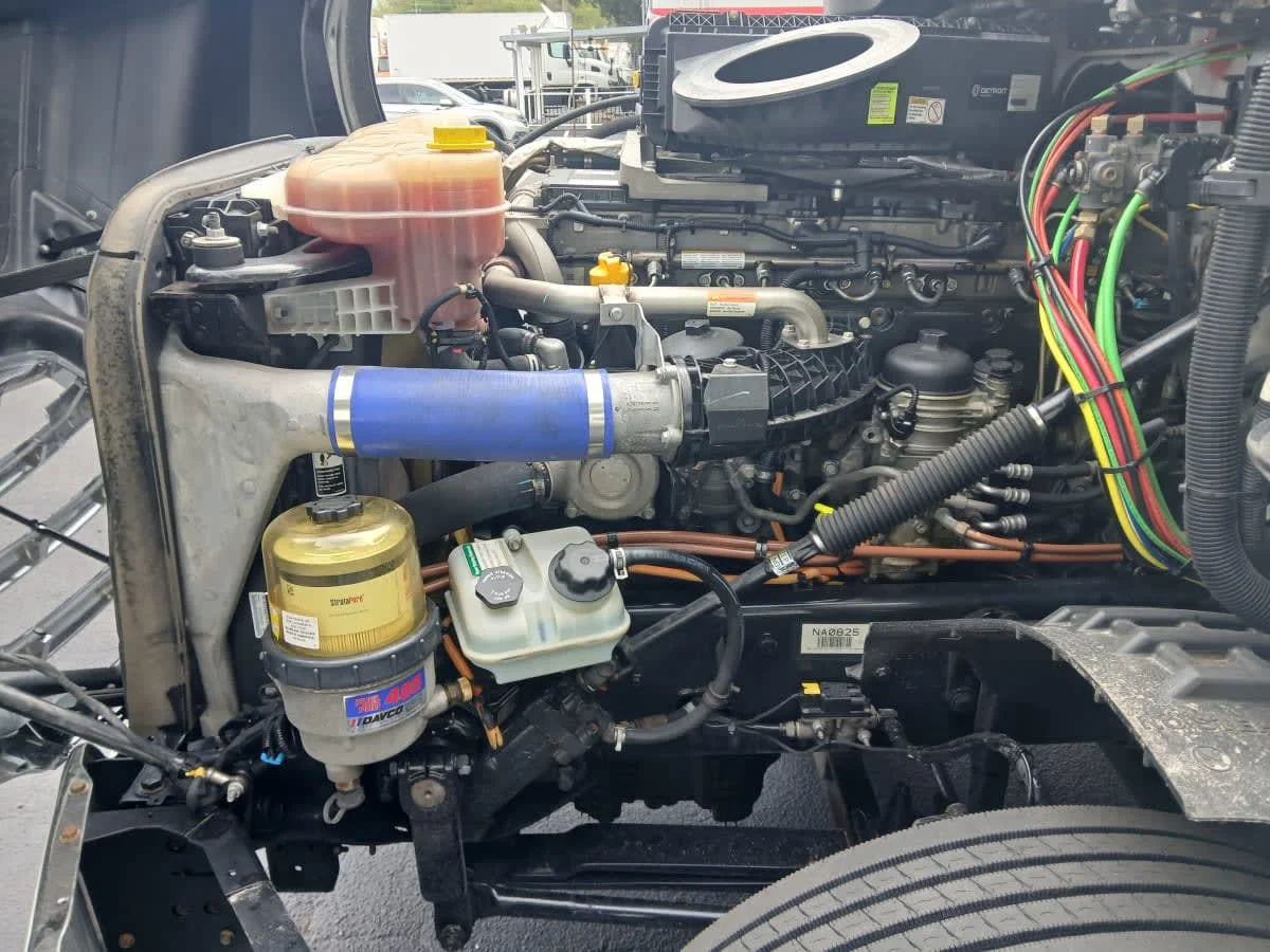 2021 Freightliner Cascadia in Jacksonville, FL — photo 9