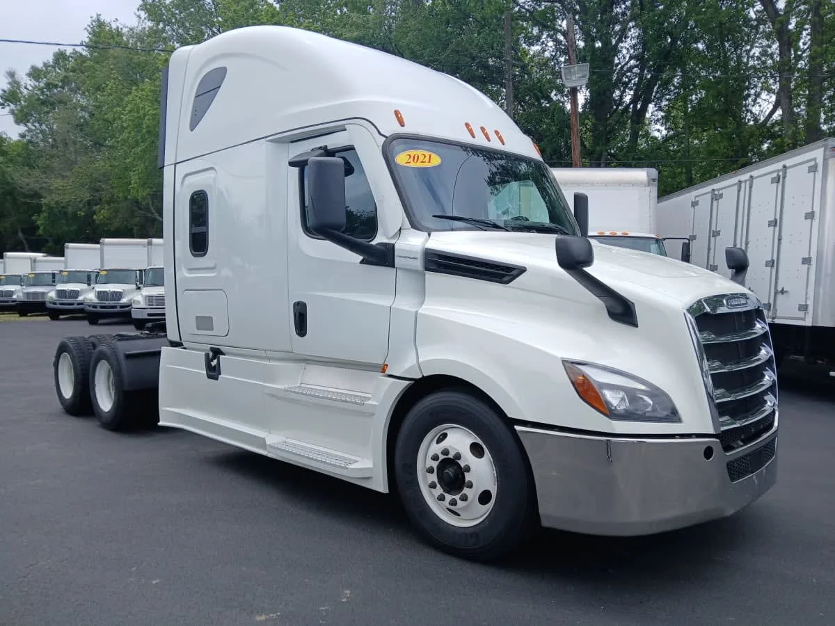 2021 Freightliner Cascadia in Jacksonville, FL — photo 3
