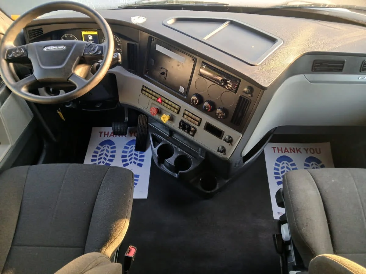 2021 Freightliner Cascadia - image 7