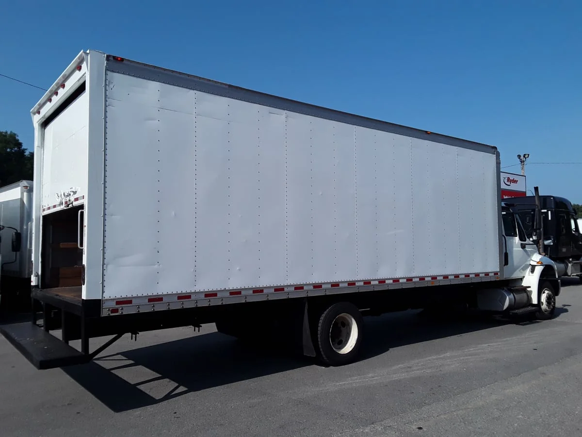 2018 International 4300 in Salisbury, MA — photo 4