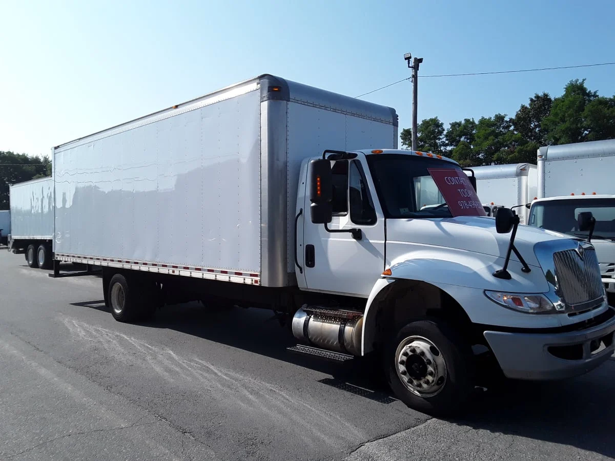 2018 International 4300 in Salisbury, MA — photo 3