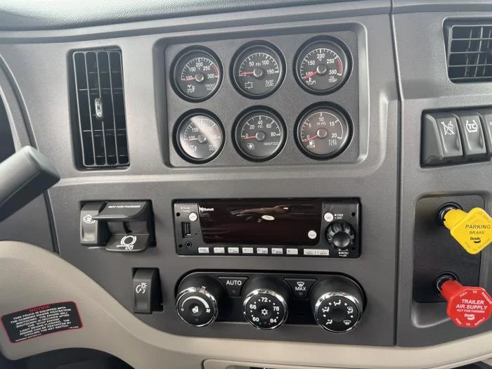 2026 Peterbilt 567 — photo 11
