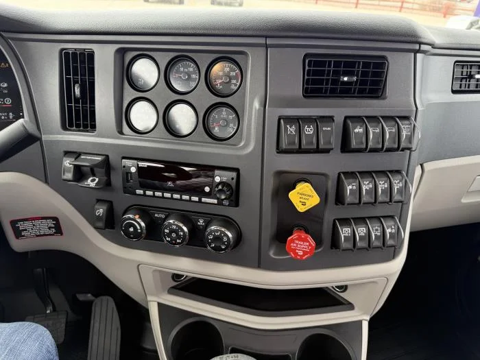 2026 Peterbilt 567 — photo 7