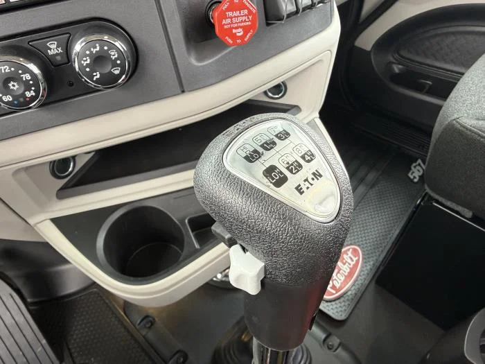 2026 Peterbilt 567 — photo 10