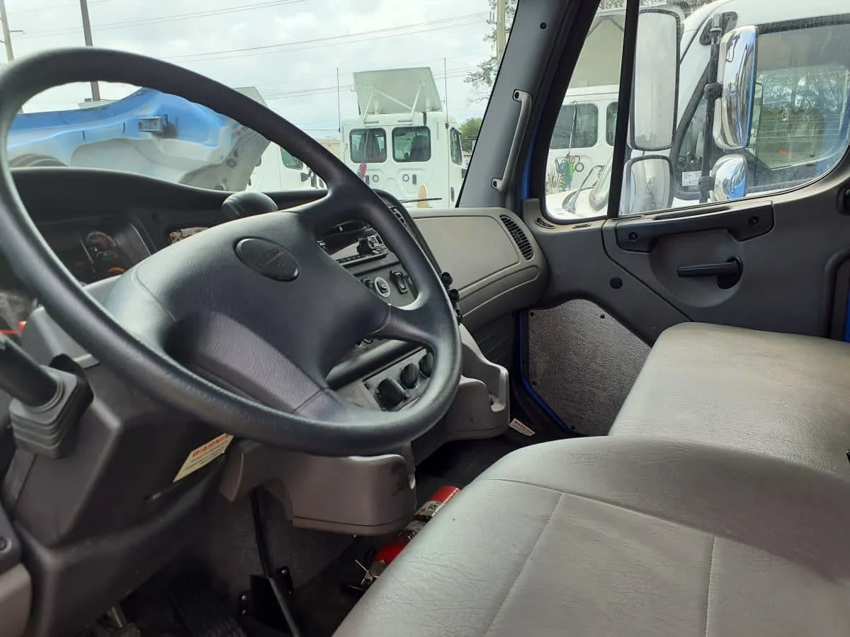 2020 Freightliner M2 106 in Miami, FL — photo 7