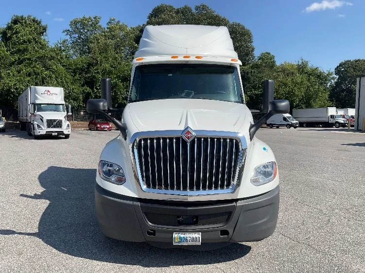 2022 International LT - image 2