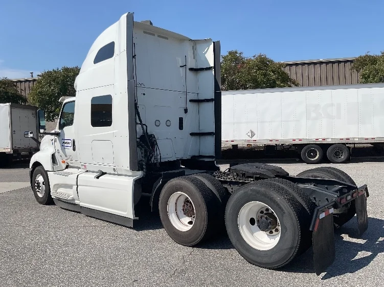 2022 International LT - image 5