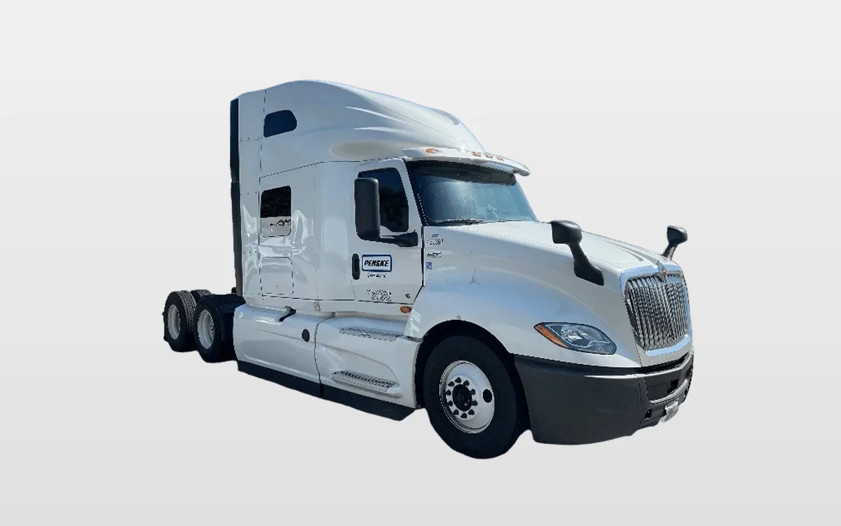 2022 International LT - image 1