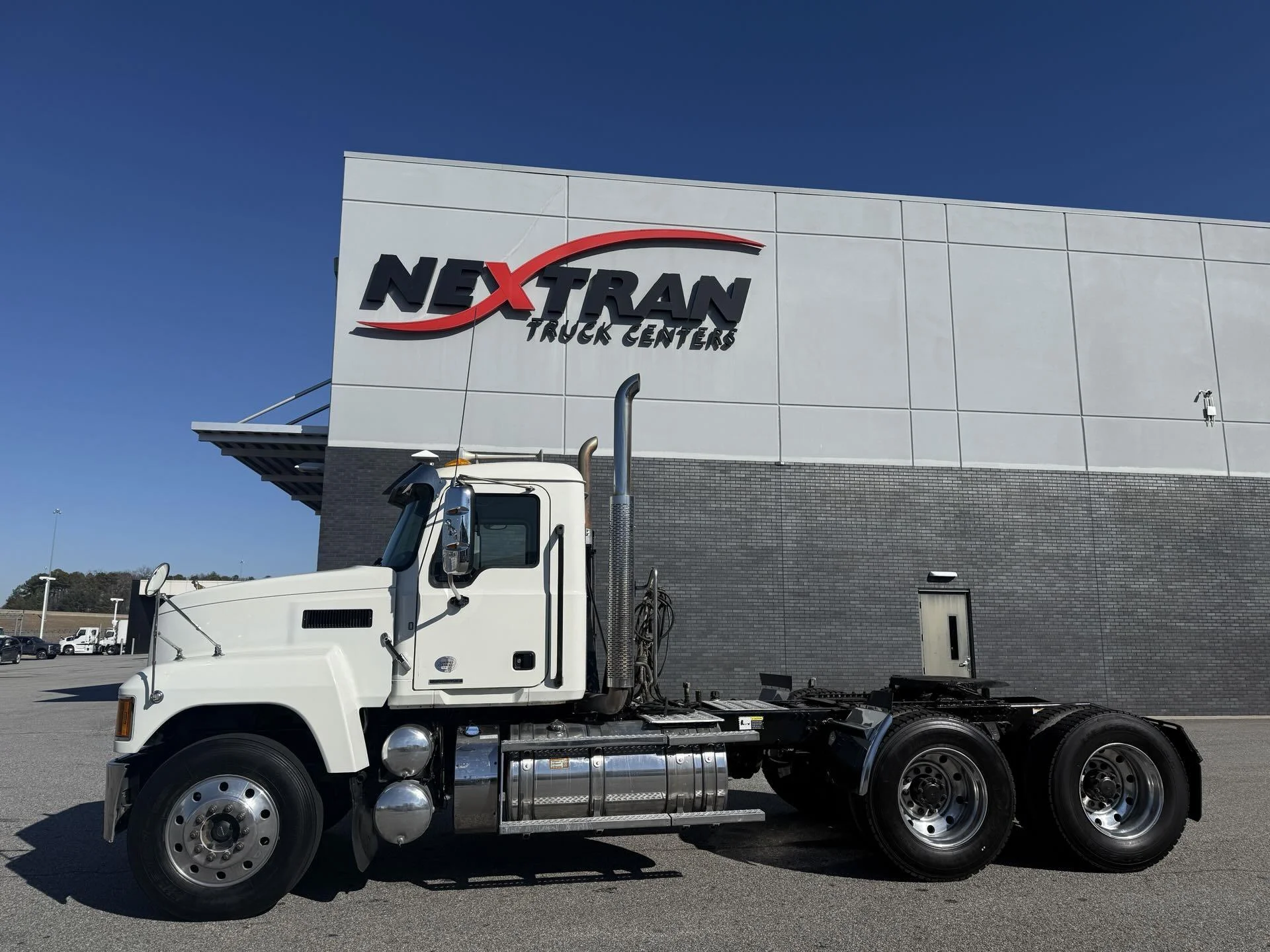 2021 Mack Pinnacle - image 2