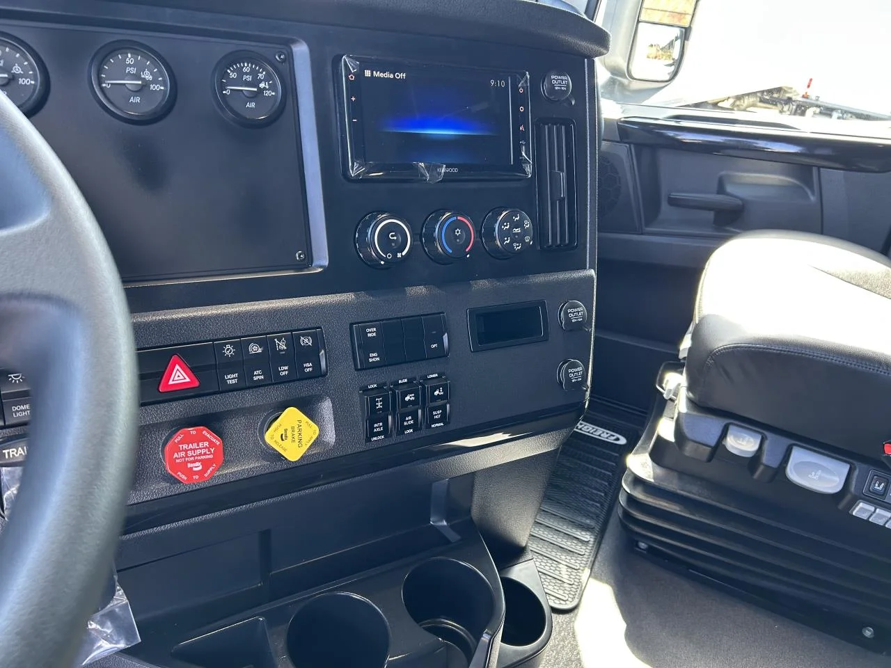 2027 Freightliner Cascadia - image 10