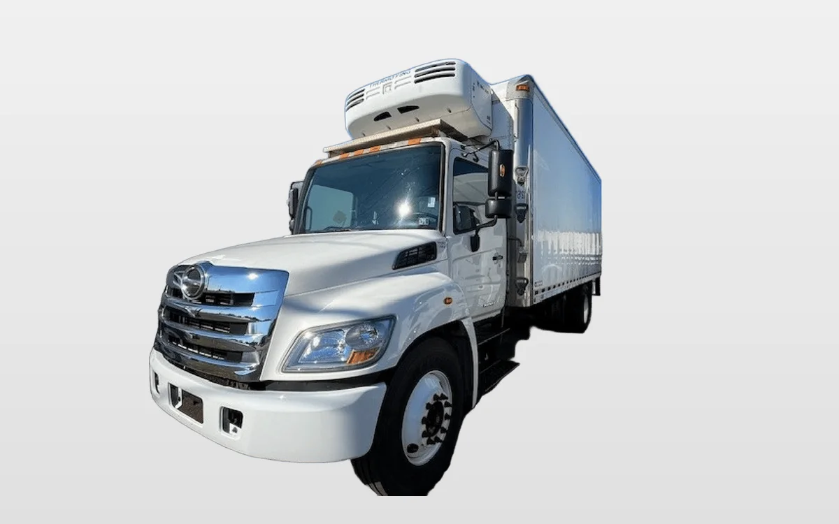 2013 Hino 268 - image 1