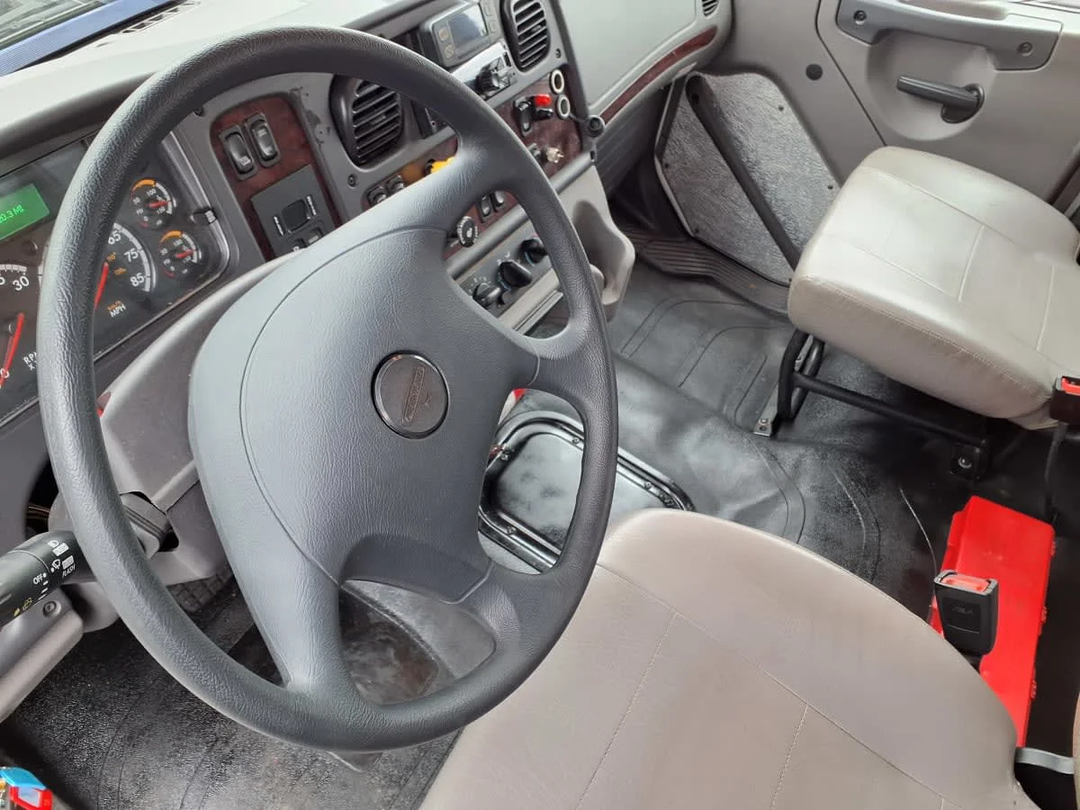 2020 Freightliner M2 106 - image 7