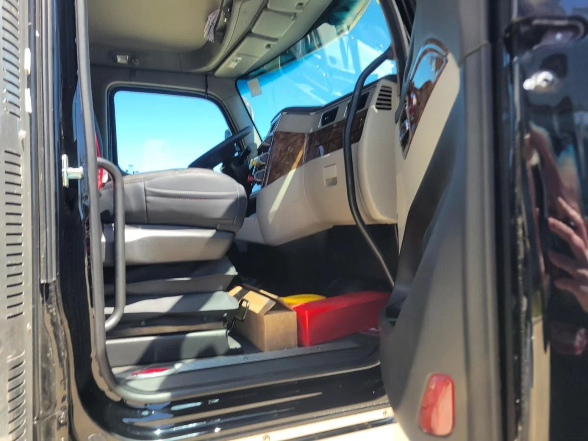 2027 Peterbilt 589 in Plainville, MA — photo 3