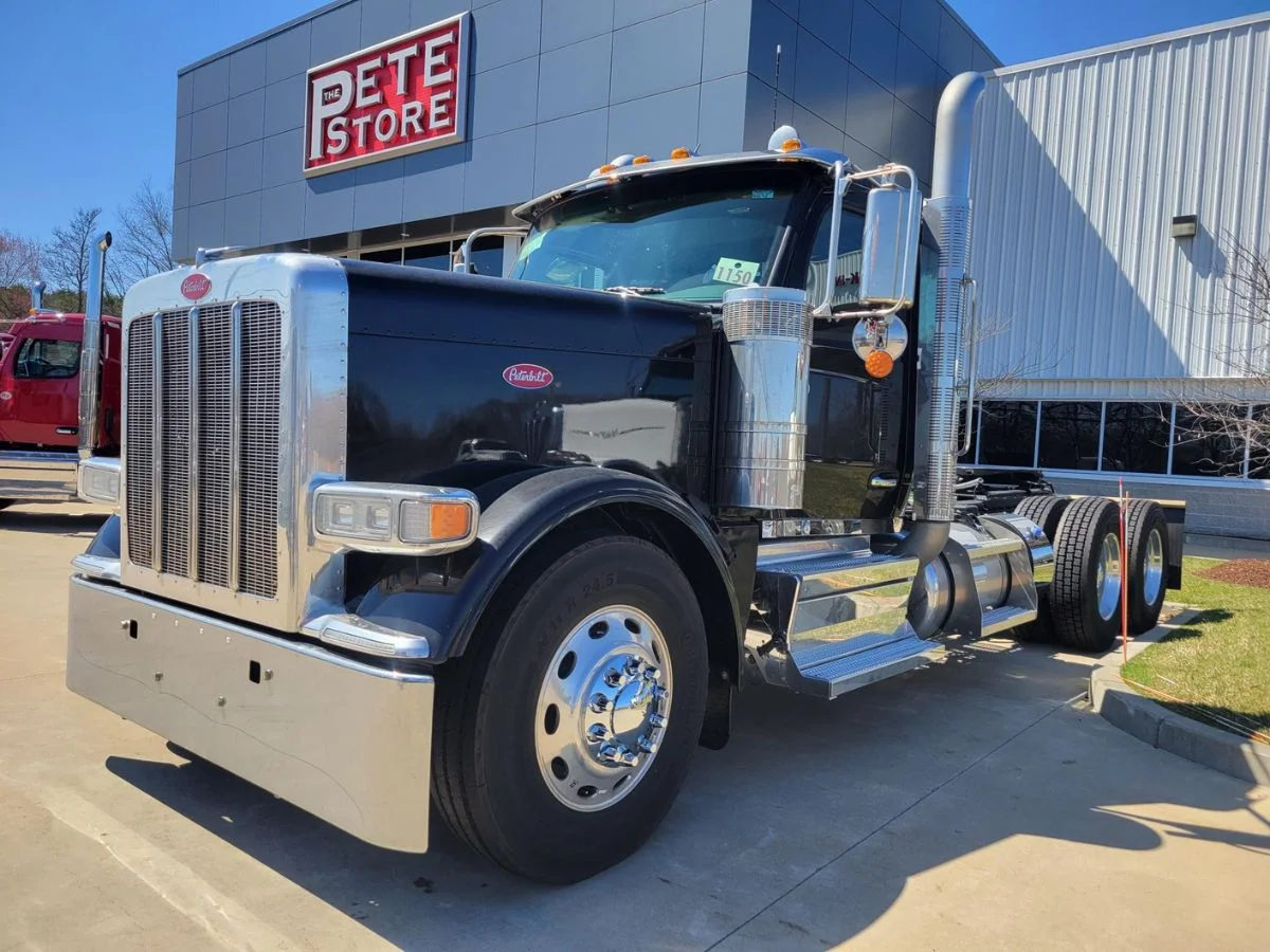 2027 Peterbilt 589 in Plainville, MA