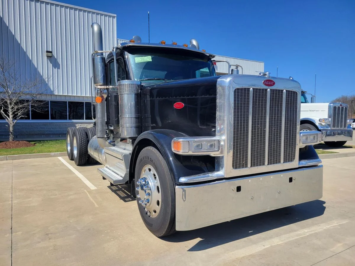 2027 Peterbilt 589 in Plainville, MA — photo 8