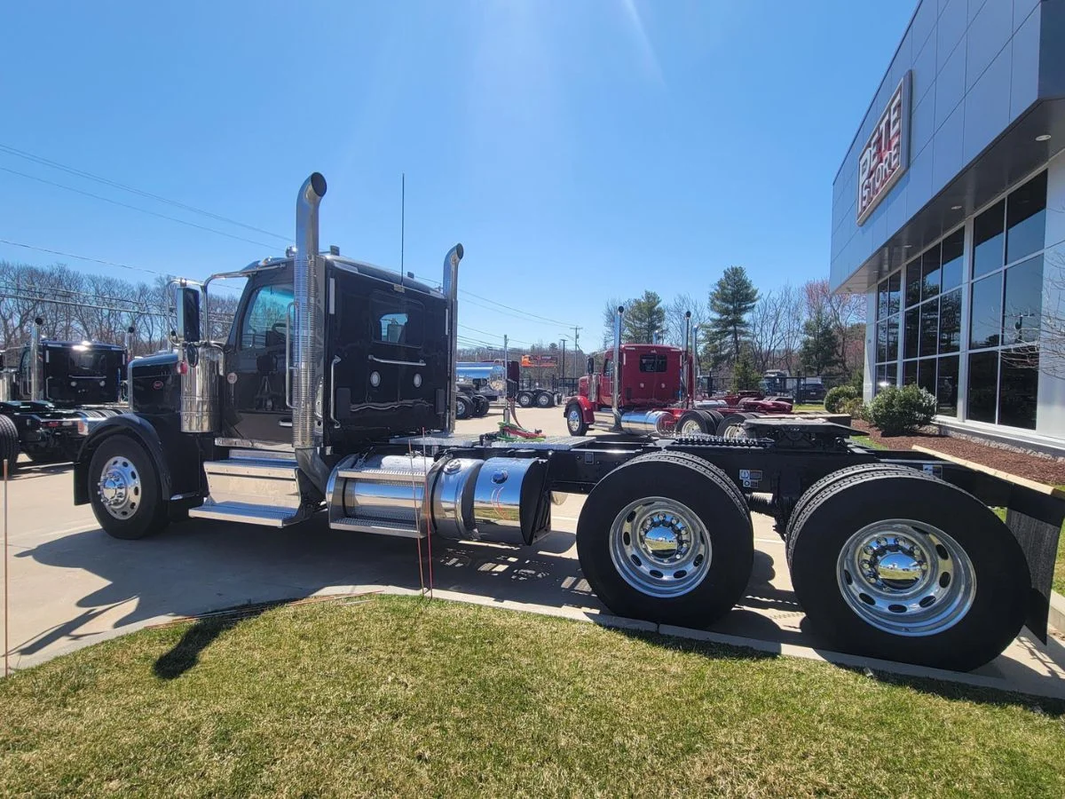 2027 Peterbilt 589 in Plainville, MA — photo 6
