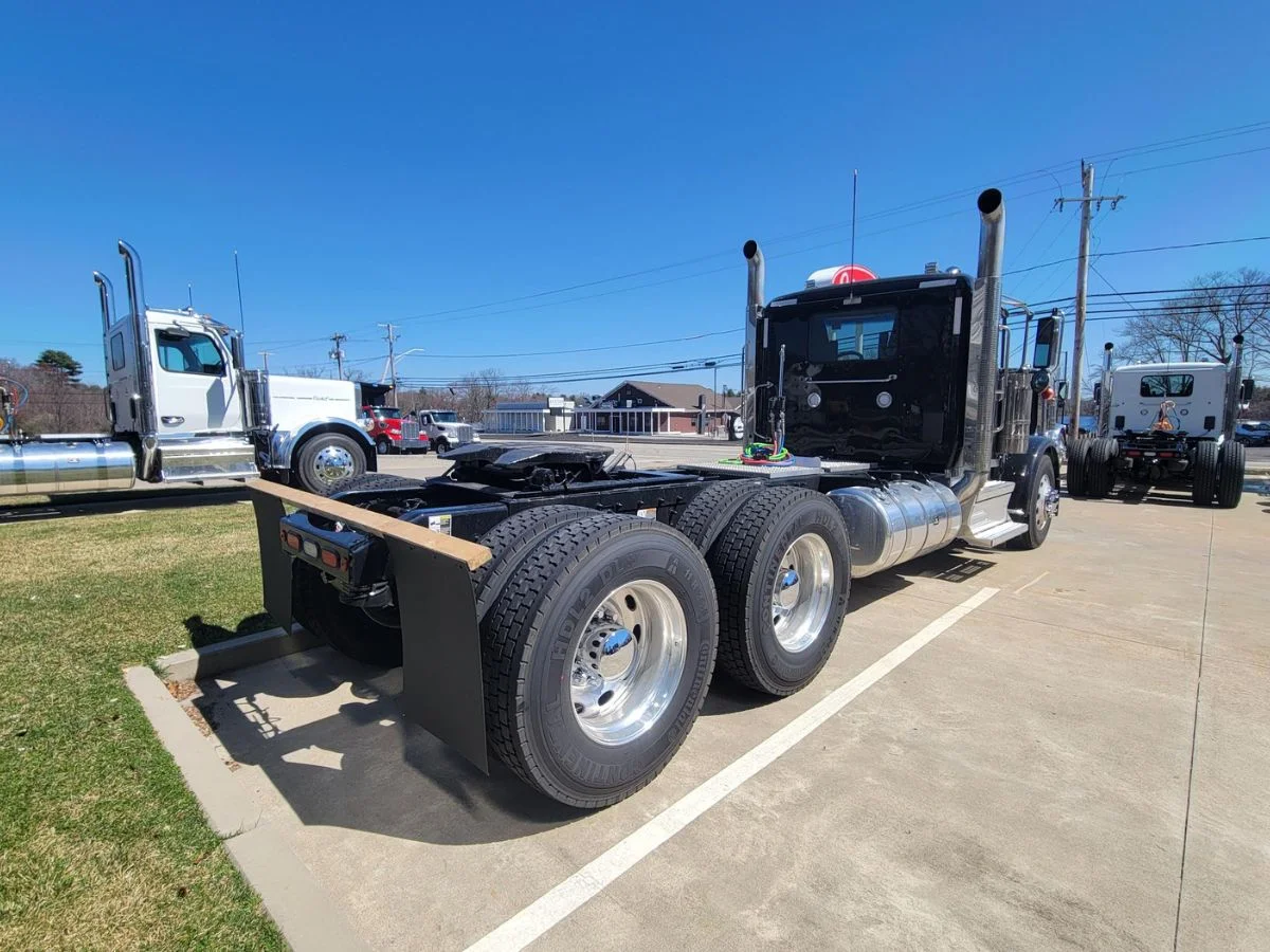 2027 Peterbilt 589 in Plainville, MA — photo 10