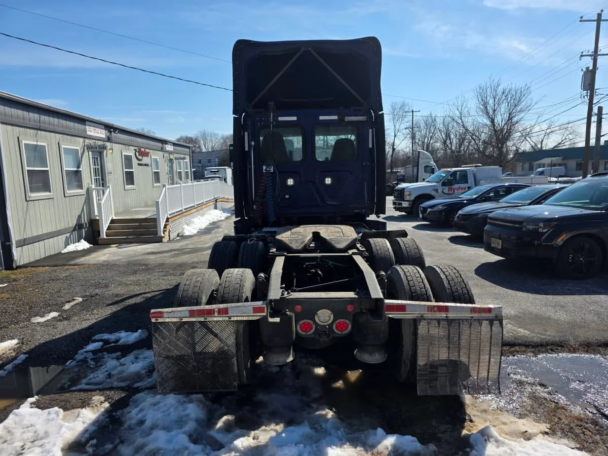 2020 Freightliner Cascadia - image 5