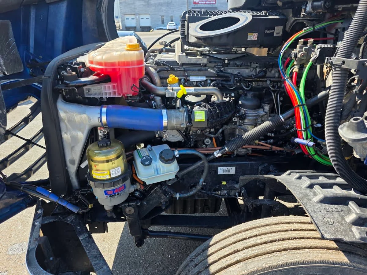 2020 Freightliner Cascadia - image 8