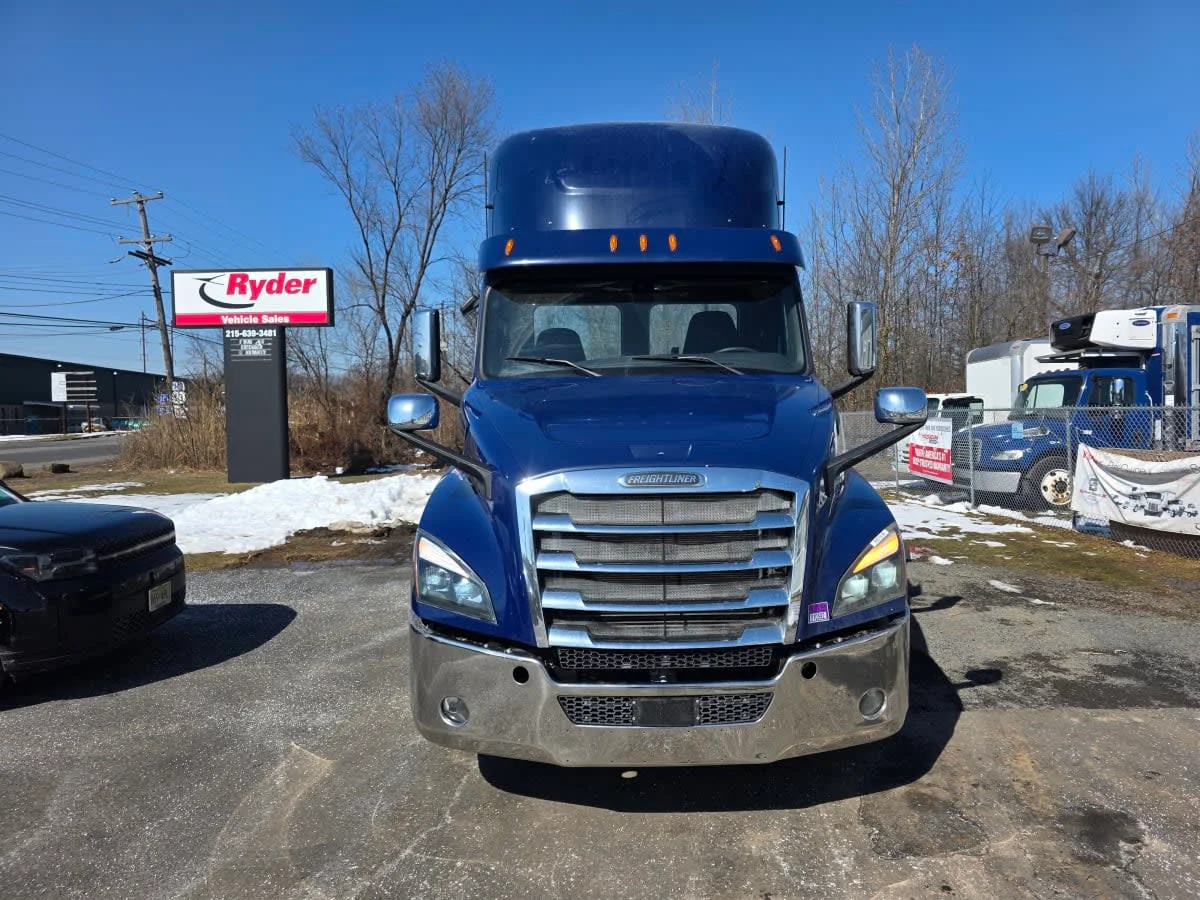 2020 Freightliner Cascadia - image 2