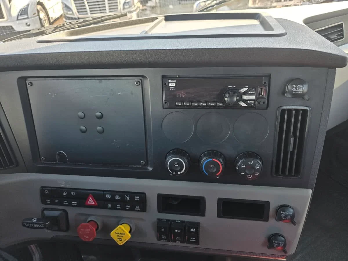 2020 Freightliner Cascadia - image 11