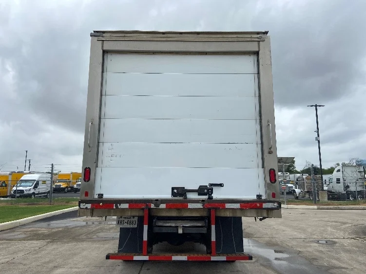 2019 Hino 268 in San Antonio, TX — photo 7