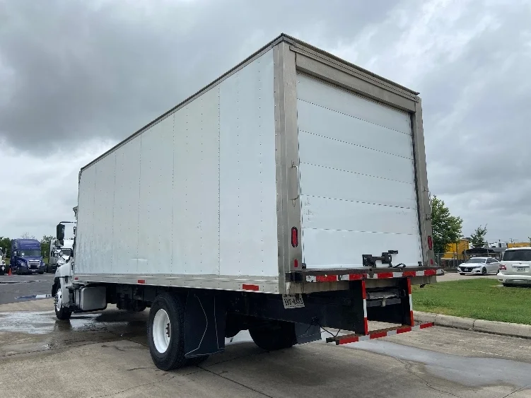 2019 Hino 268 in San Antonio, TX — photo 6