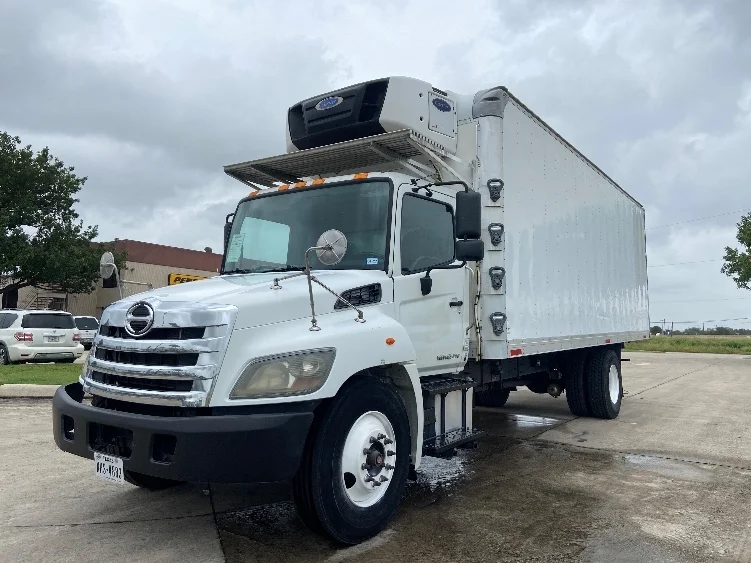 2019 Hino 268 in San Antonio, TX — photo 3