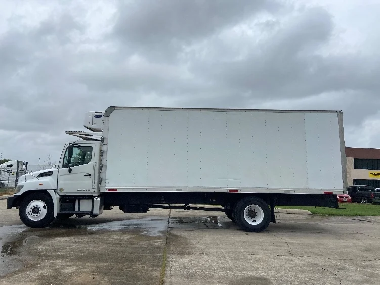 2019 Hino 268 in San Antonio, TX — photo 4